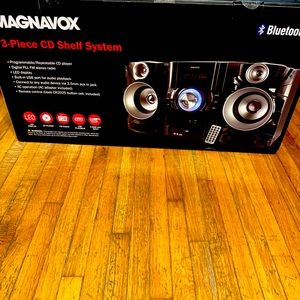 Magnavox 3 piece cd shelf system